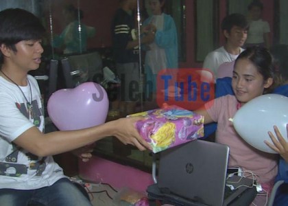 angga aldi kejutkan syifa hadju pake kodok kecil
